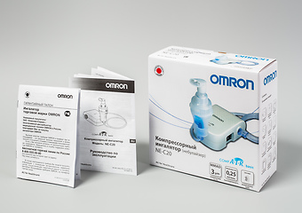 Коробка и документация к компрессорному небулайзеру Omron C 20