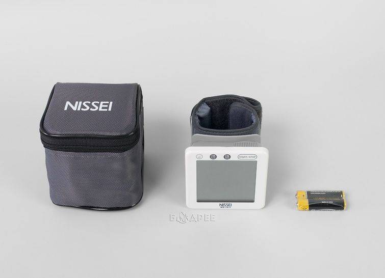 Комплектация тонометра на запястье Nissei WS-1011