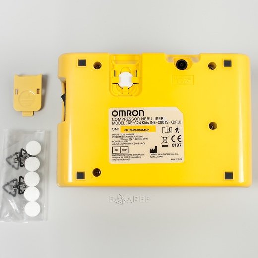 Оборотная сторона и сменные воздушные фильтры компрессорного небулайзера Omron C 24 Kids