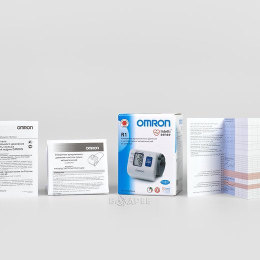 Коробка и документация тонометра на запястье Omron R1