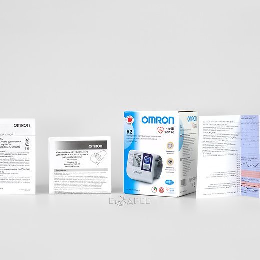 Коробка и документация тонометра на запястье Omron R2